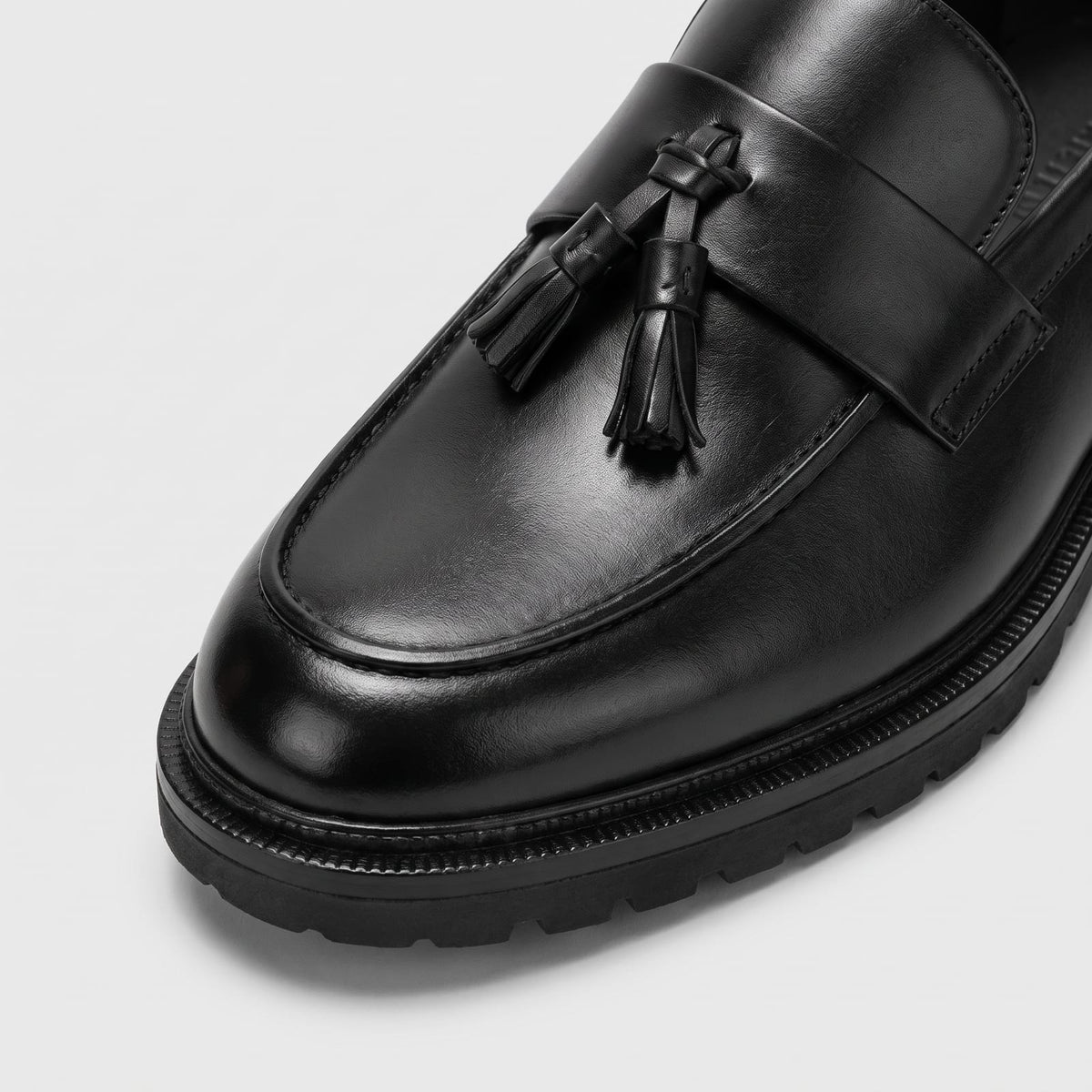Loafers Herren in Lederoptik mit Quasten und Profilsohle 4