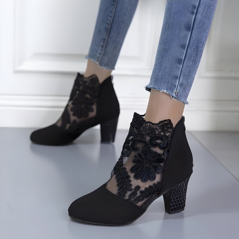 Stöckelschuhe Damen mit Spitzeneinsatz in Schwarz