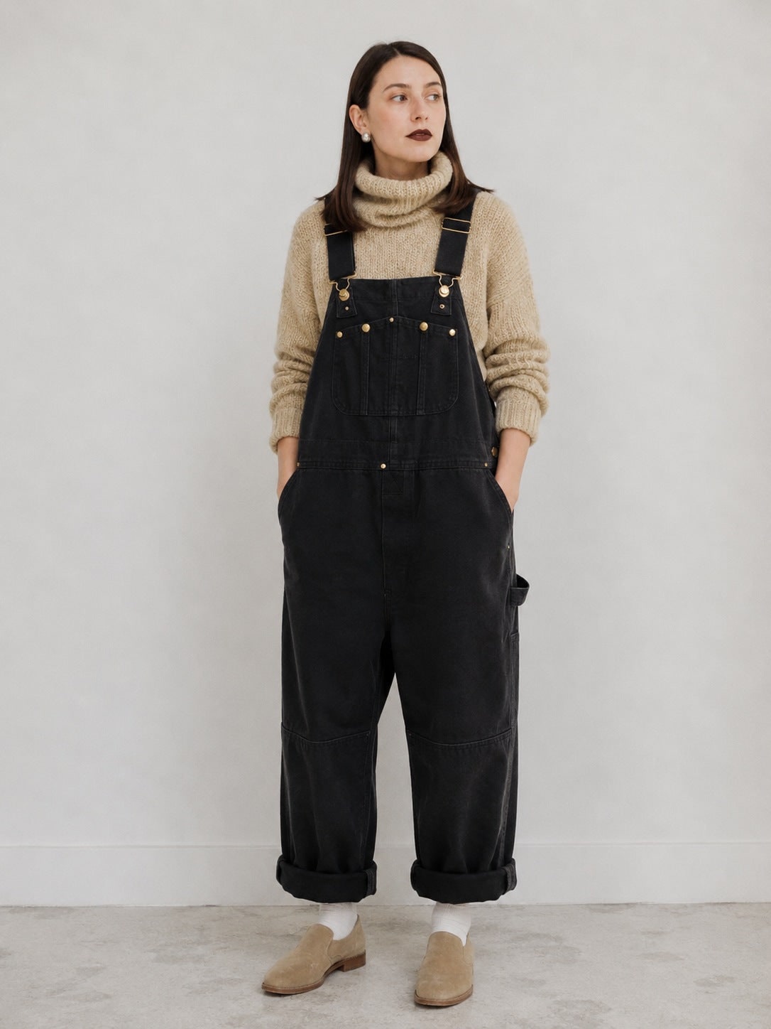 Schwarze Canvas Latzhose von vorne 5