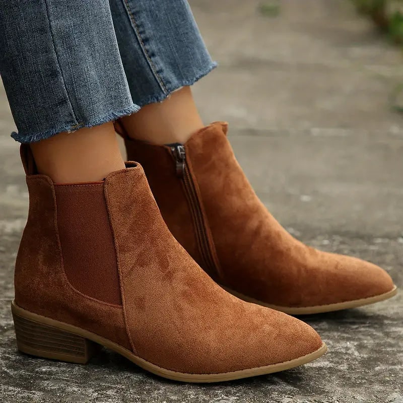 Chelsea Boots in Braun von der Seite 2