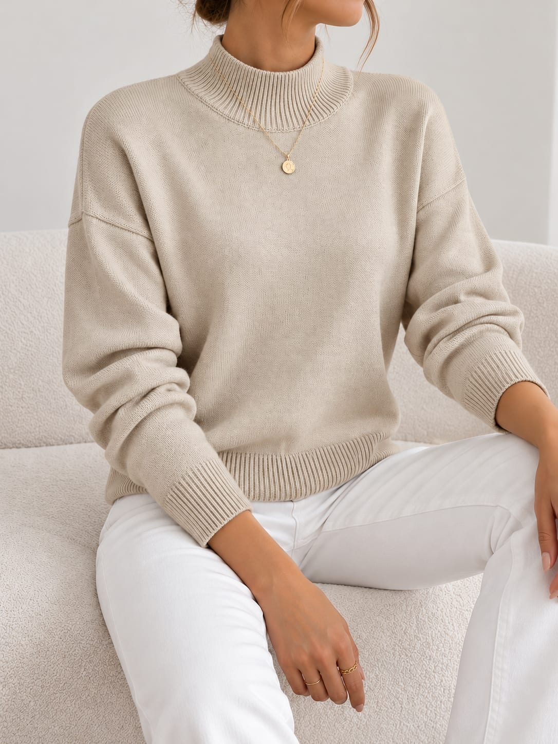 Damenpullover mit Stehkragen in Beige