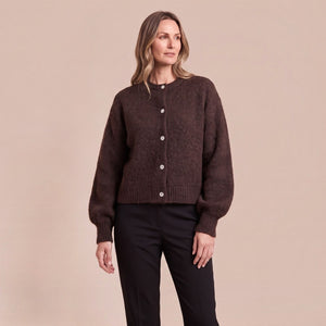 Flauschige Strickjacke mit Rundhalsausschnitt und Knopfleiste