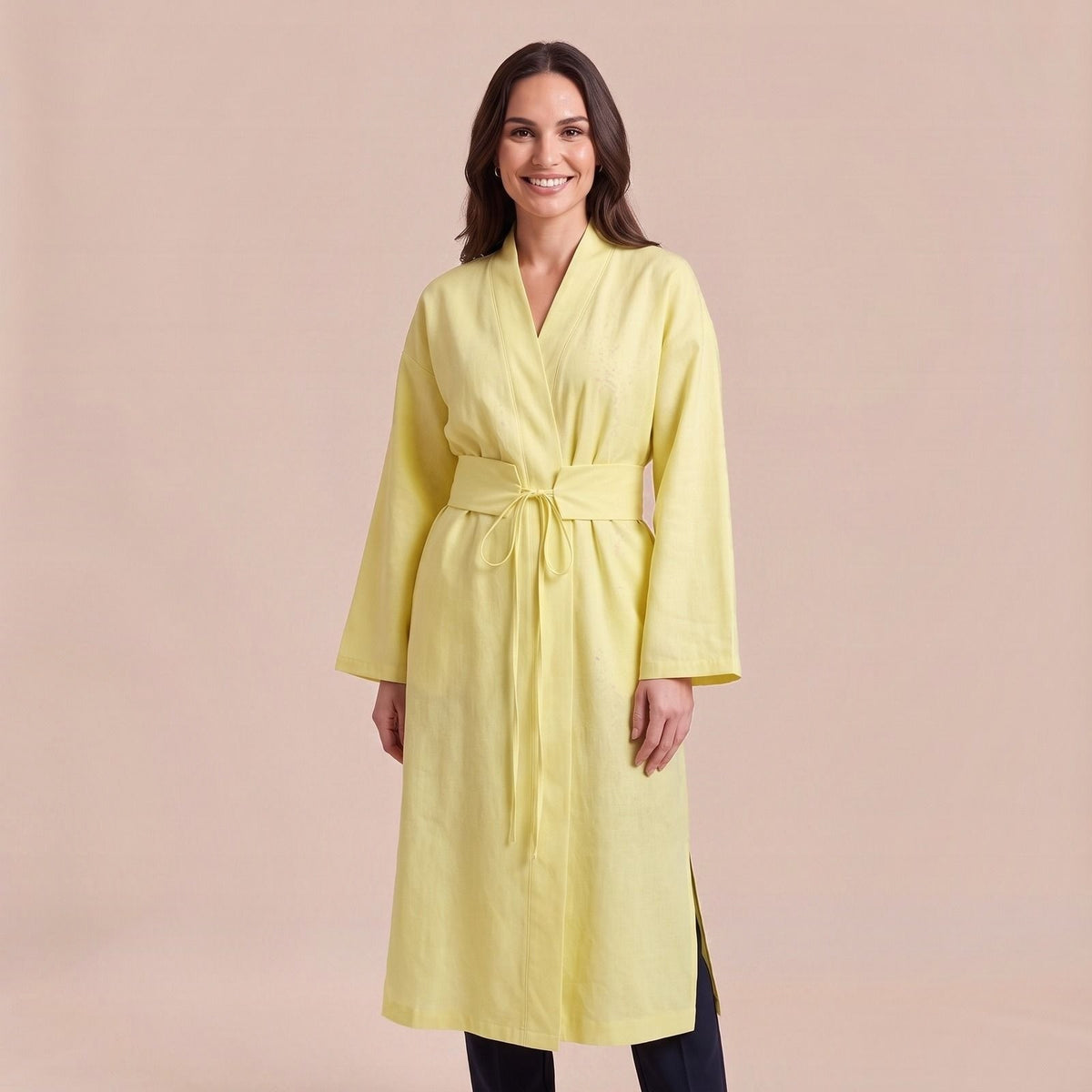 Langer Kimono-Morgenmantel mit breitem Bindegürtel und weiten Ärmeln