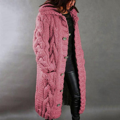 Strickmantel mit grobem Zopfmuster in Rosa mit Knöpfen und Kapuze