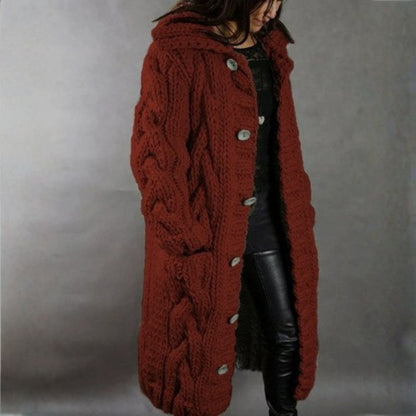 Strickmantel in Rot mit Zopfmuster, Knopfleiste und Seitentaschen