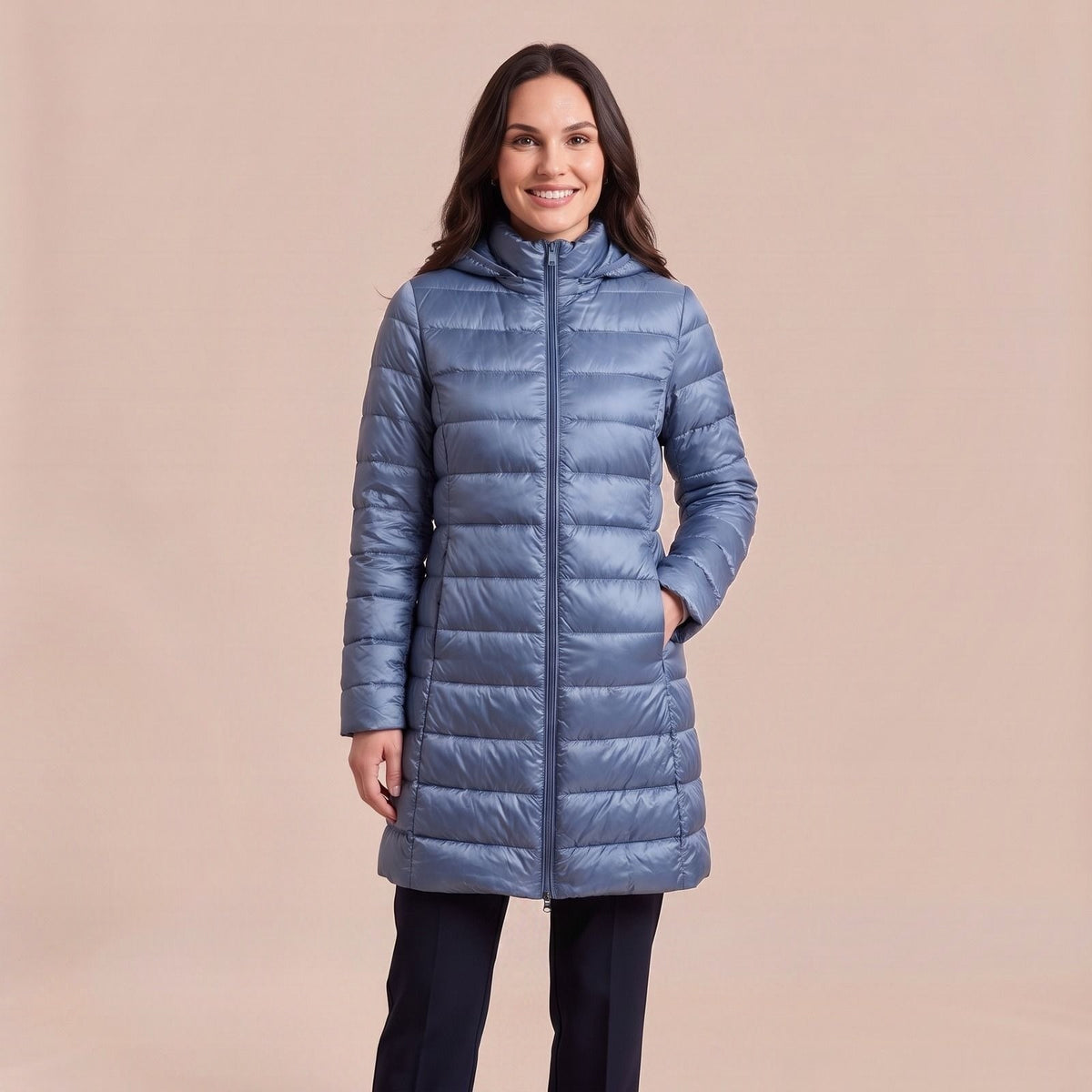 Leichte Daunenjacke mit Kapuze für Damen in Blau, lange Steppjacke in Glanzoptik