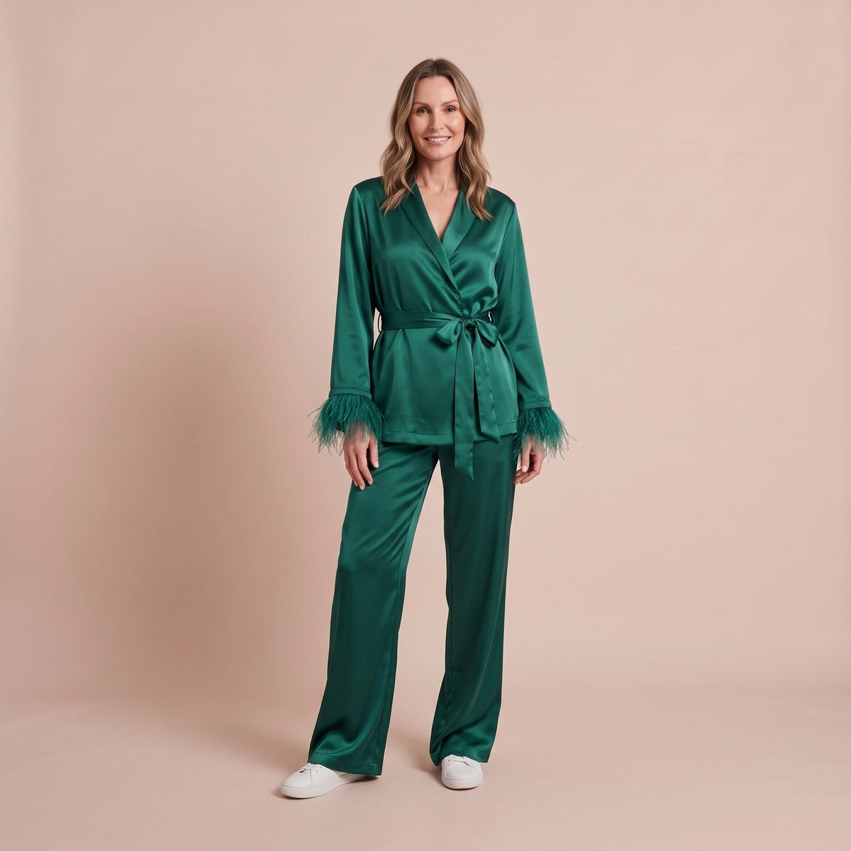 Lounge Set Damen aus Satin in Grün mit Federmanschetten