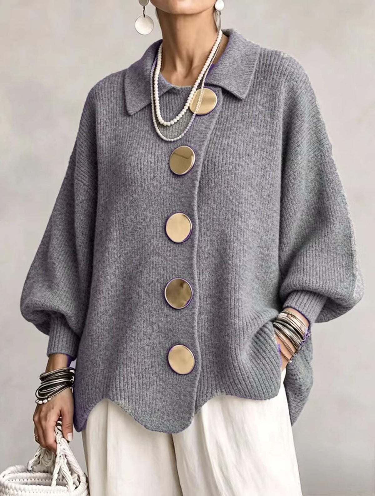 Oversized Cardigan in Grau mit Goldknöpfen 9
