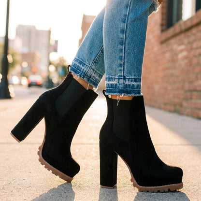 Schwarze Stiefeletten mit Blockabsatz 3