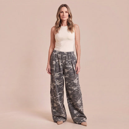 Baggy Outdoor Cargohose mit Camouflage-Print und Klappentaschen