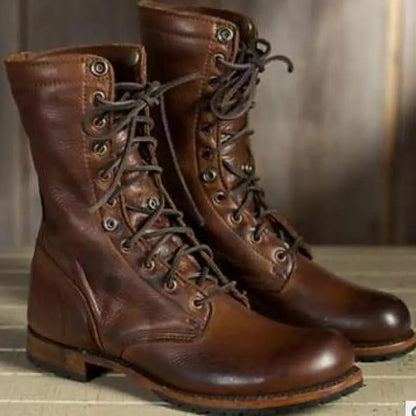 Gefütterte Schnürboots aus Leder in Dunkelbraun, Vorderansicht